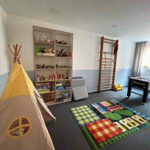 Kinderspielzimmer mit Kinderzelt