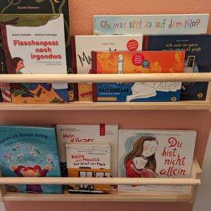 Kinderbücher Regal